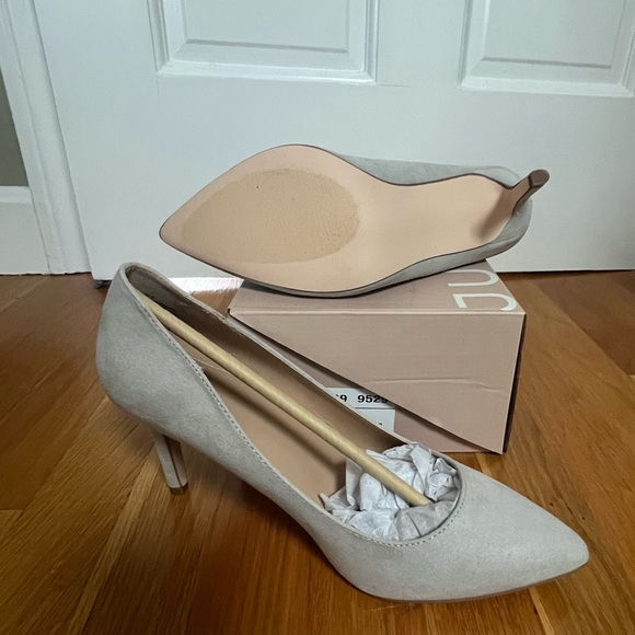 New Khloy classic pumps in Vapor Blue - Picture 3 of 4